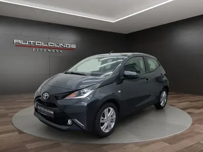 Gebraucht Toyota Aygo X-play 69 PS (50 kW) 2018 Grau Kleinwagen