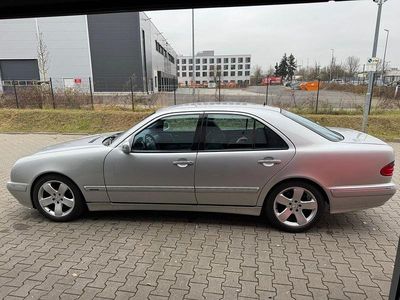 Gebraucht Mercedes E260 231 PS (169 kW) 2000 Silber Limousine