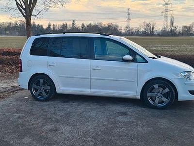 Weiß Gebraucht 2010 VW Touran R-line Van / Kleinbus | 4.999 € (Fairer Preis)