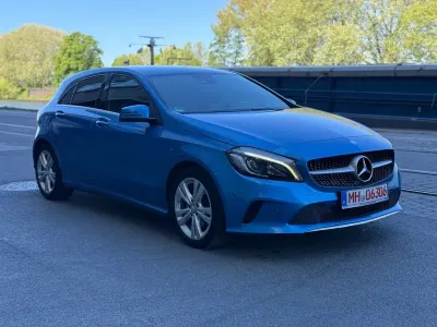 Gebraucht Mercedes A180 Business 122 PS (89 kW) 2016 Blau Limousine