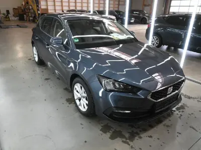 Begagnad Seat Leon Style 116 HK (85 kW) 2022 Grå Sedan