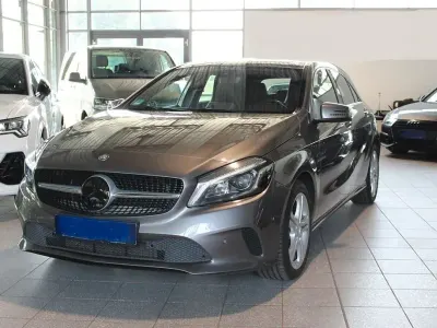 Gebraucht Mercedes A200 Style 156 PS (114 kW) 2015 Grau Kleinwagen