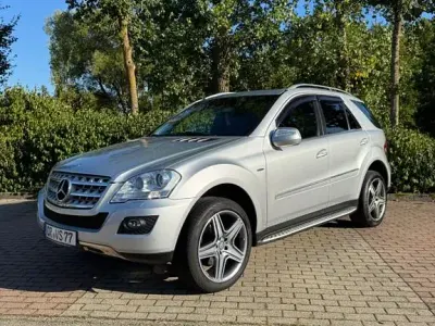 Gebraucht Mercedes ML350 231 PS (169 kW) 2010 Silber SUV