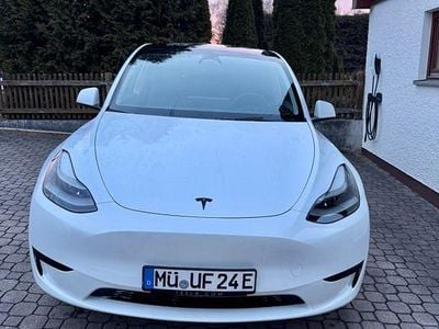 Weiß Gebraucht 2024 Tesla Model Y Standard Range SUV | 35.640 € (Fairer Preis)