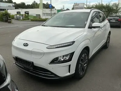 Gebraucht Hyundai Kona Trend 100 kW (136 PS) 2022 Weiß SUV