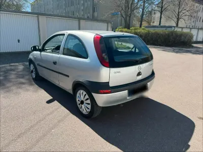 Używany Opel Corsa Comfort 70 KM (51 kW) 2001 Szary Hatchback