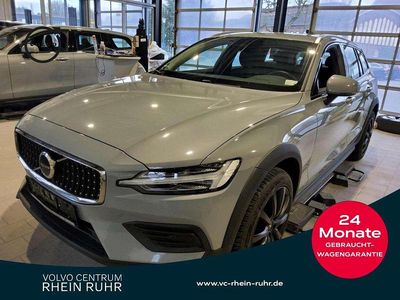 Grau vapour grey / metallic Gebraucht 2024 Volvo V60 CC Plus Kombi | 35.890 € (Guter Preis)