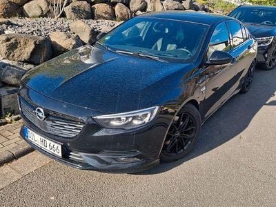 Second-hand Opel Insignia Exklusiv 209 CP (153 kW) 2019 Negru Berlinǎ