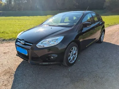 Gebraucht Ford Focus Trend 105 PS (77 kW) 2011 Schwarz Limousine