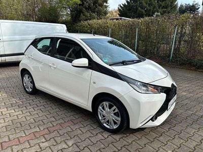 Usata Toyota Aygo X-play 69 CV (50 kW) 2016 Bianco Utilitaria