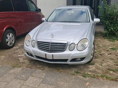 Mercedes E280