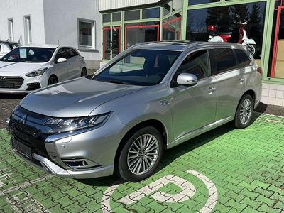 Gebraucht Mitsubishi Outlander P-HEV Top 135 PS (99 kW) 2021 Sterlingsilber (m) SUV