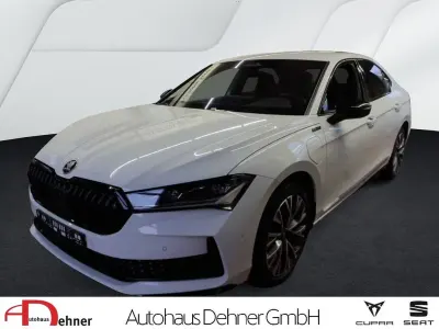 Gebraucht Skoda Superb SportLine 150 PS (110 kW) 2025 Purity weiß Limousine