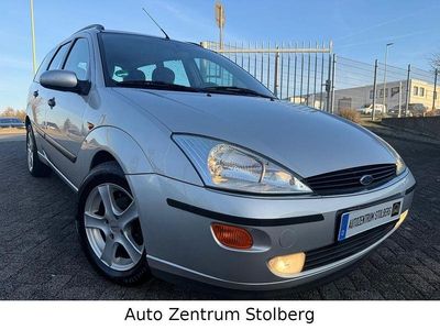 Silber Gebraucht 2000 Ford Focus Ghia Limousine | 2.490 € (Fairer Preis)