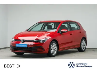 Gebraucht VW Golf VIII Basis 90 PS (66 kW) 2020 P8 kings red metallic (metallic) Limousine