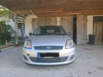 Gebraucht Ford Fiesta 69 PS (50 kW) 2005 Silber Kleinwagen