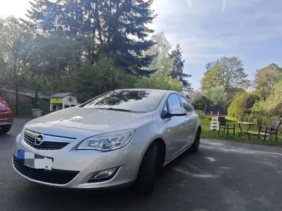 Gebraucht Opel Astra Edition 120 PS (88 kW) 2011 Limousine
