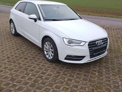 Weiß Gebraucht 2012 Audi A3 Ambiente Limousine | 9.890 € (Fairer Preis)