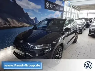 Gebraucht Skoda Karoq SportLine 190 PS (139 kW) 2021 Schwarz perleffekt SUV