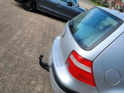 Usata VW Golf IV 102 CV (75 kW) 2003 Argento Berlina