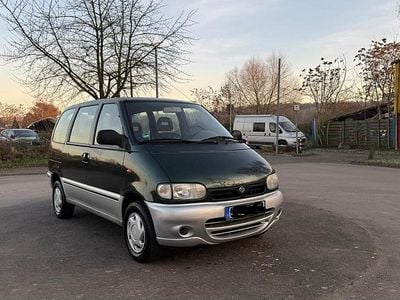Grün Gebraucht 2000 Nissan Serena Van / Kleinbus | 4.000 €