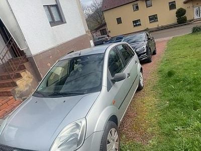 Gebraucht Ford Fiesta 80 PS (58 kW) 2003 Silber Kleinwagen