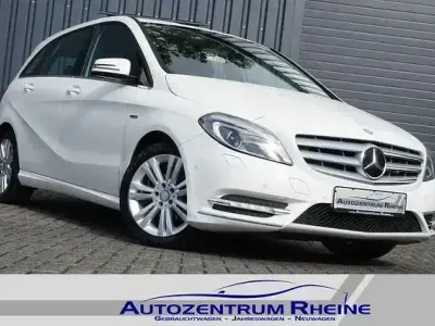 Gebraucht Mercedes B180 122 PS (89 kW) 2011 Weiß Kleinwagen