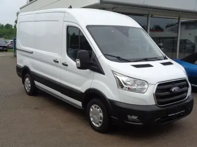 Gebraucht Ford Transit 131 PS (96 kW) 2022 Weiß Van / Kleinbus