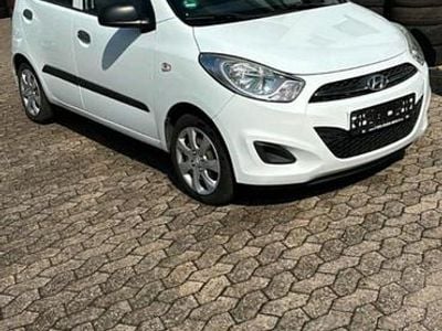 Gebraucht Hyundai i10 69 PS (50 kW) 2013 Weiß Kleinwagen