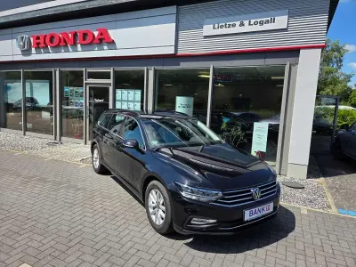 Gebraucht VW Passat Business 122 PS (89 kW) 2023 Deep black pearlescent Kombi