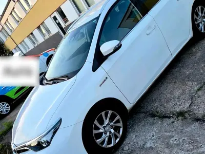 Gebraucht Toyota Auris Hybrid 99 PS (72 kW) 2018 Weiß Kombi