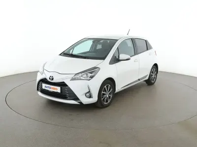 Używany Toyota Yaris Team 120 KM (88 kW) 2020 Biały Sedan/Limuzyna