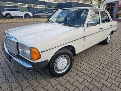 Gebraucht Mercedes 230 136 PS (100 kW) 1983 Weiß Limousine