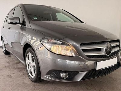 Usata Mercedes B200 156 CV (114 kW) 2012 Grigio Monovolume