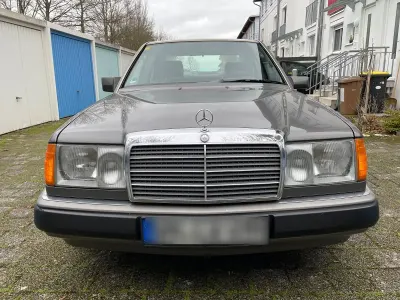 Gebraucht Mercedes 200 118 PS (86 kW) 1990 Grau Limousine