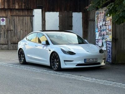 Weiß Gebraucht 2022 Tesla Model 3 Limousine | 33.700 € (Fairer Preis)