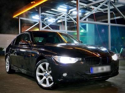 Schwarz Gebraucht 2014 BMW 318 Shadowline Limousine | 14.490 € (Teuer)