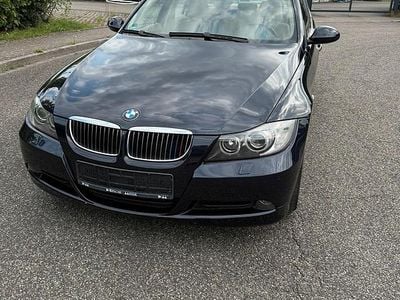 Blau Gebraucht 2005 BMW 325 Limousine | 9.600 € (Teuer)