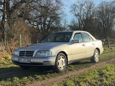 Silber Gebraucht 1993 Mercedes C280 Elegance Limousine | 9.500 €