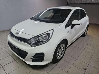 Gebraucht Kia Rio Spirit 69 PS (50 kW) 2015 Weiß Limousine