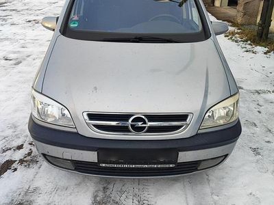 Silber Gebraucht 2002 Opel Zafira Van / Kleinbus | 1.499 € (Fairer Preis)
