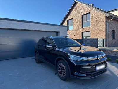 Gebraucht VW Tiguan Goal 150 PS (110 kW) 2024 Schwarz SUV