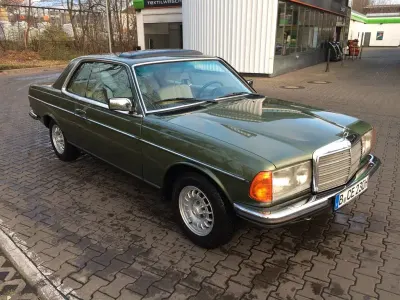 Gebraucht Mercedes 230 136 PS (100 kW) 1981 Grün Coupé