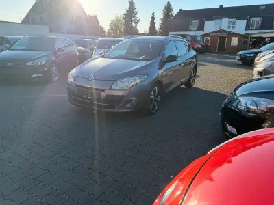 Używany Renault Mégane Bose Edition 131 KM (96 kW) 2011 Szary Sedan/Limuzyna