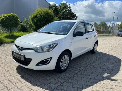 Gebraucht Hyundai i20 Edition 75 PS (55 kW) 2014 Weiß Kleinwagen