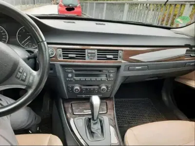Gebraucht BMW 320 184 PS (135 kW) 2010 Schwarz Kombi