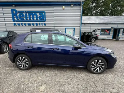Gebraucht VW Golf VIII Style 150 PS (110 kW) 2022 Atlantic blue metallic Kleinwagen