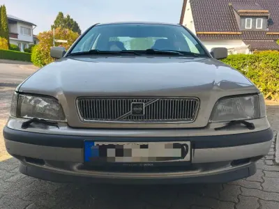 Gebraucht Volvo S40 136 PS (100 kW) 1997 Silber Limousine