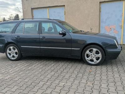 Mercedes E320