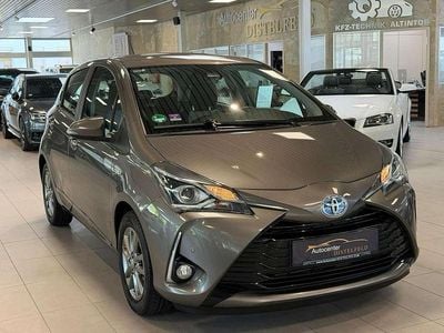 Gebraucht Toyota Yaris Hybrid Team 75 PS (55 kW) 2018 Gray metallic Kleinwagen